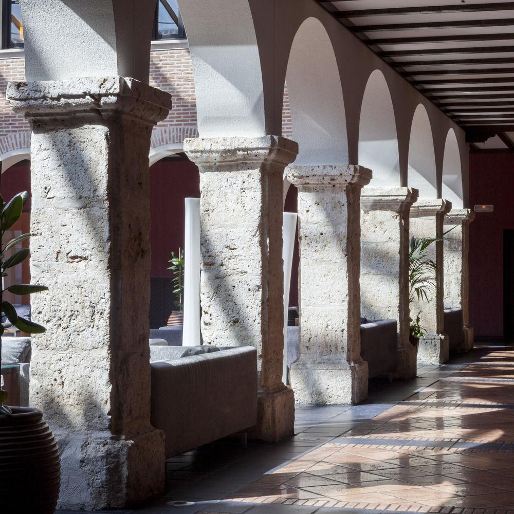 Ac Hotel Palacio De Santa Ana By Marriott Valladolid Eksteriør bilde The cloister of the University of Valencia