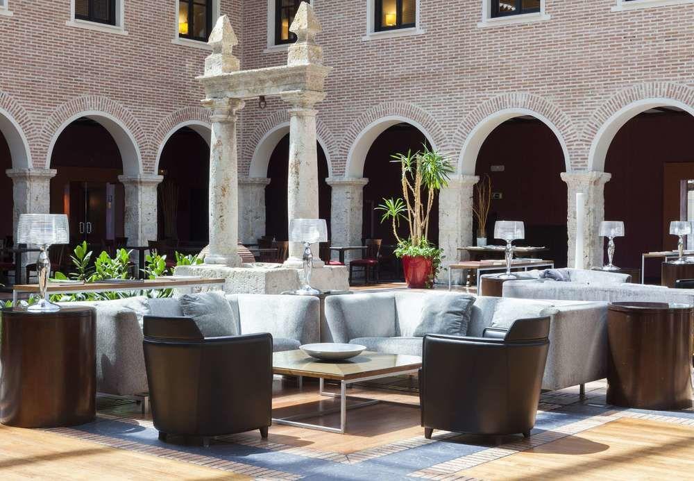 Ac Hotel Palacio De Santa Ana By Marriott Valladolid Eksteriør bilde The hotel's lobby