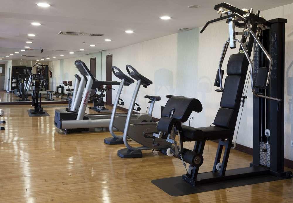 Ac Hotel Palacio De Santa Ana By Marriott Valladolid Eksteriør bilde A gym in a hotel