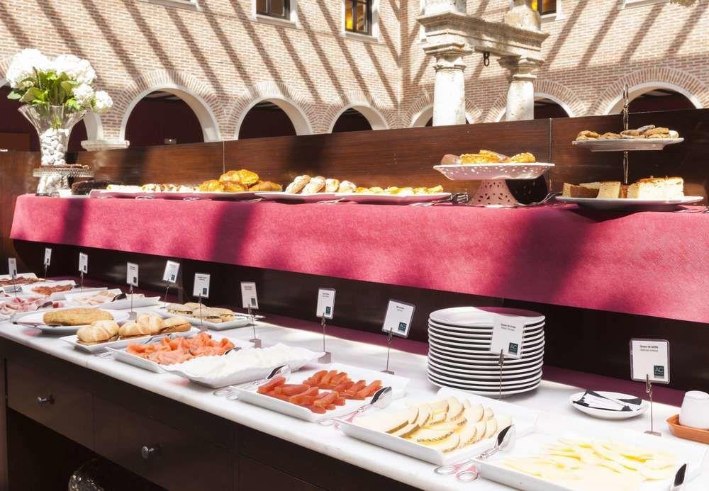 Ac Hotel Palacio De Santa Ana By Marriott Valladolid Eksteriør bilde A buffet at a hotel