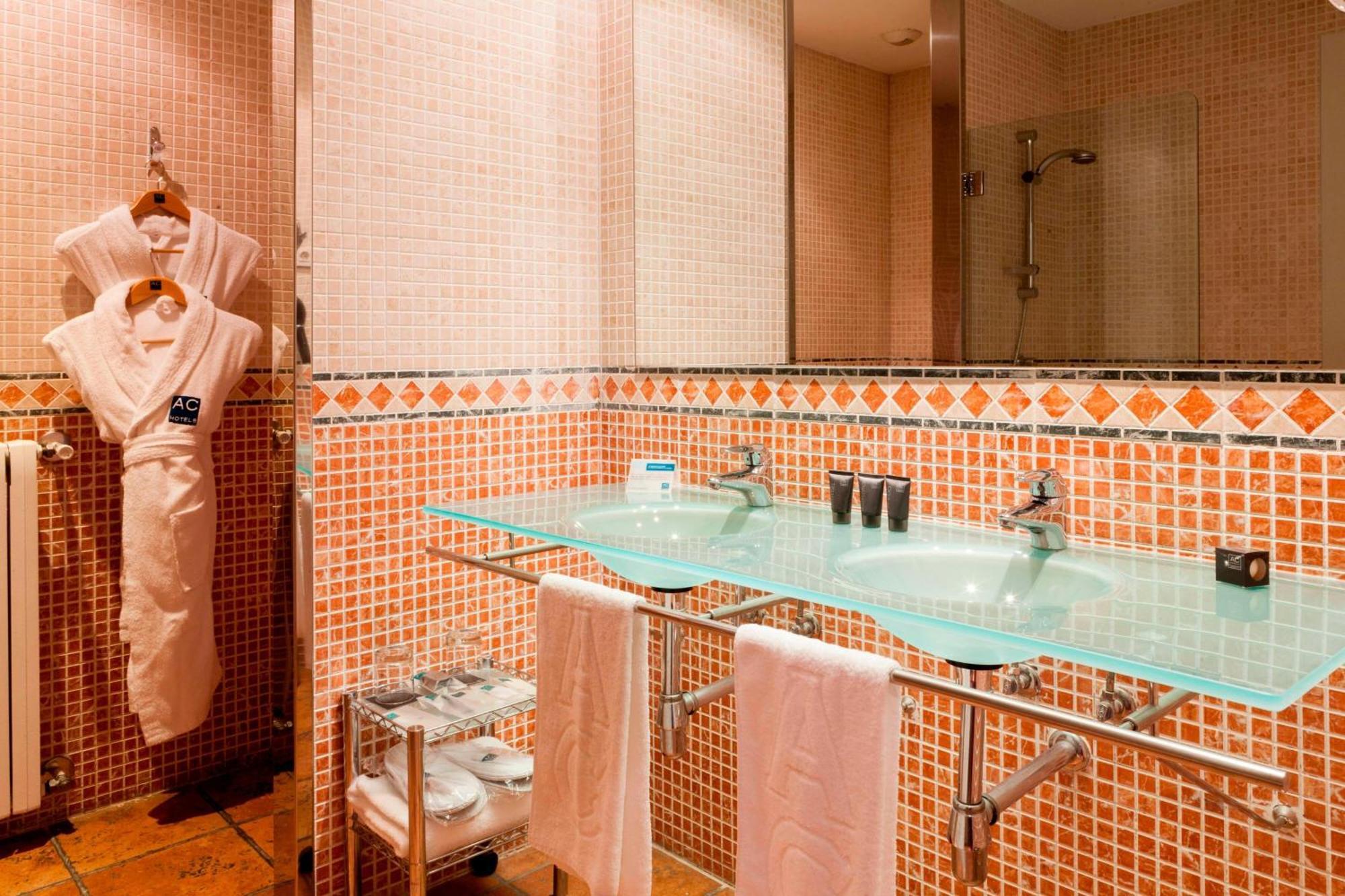 Ac Hotel Palacio De Santa Ana By Marriott Valladolid Eksteriør bilde Bathroom
