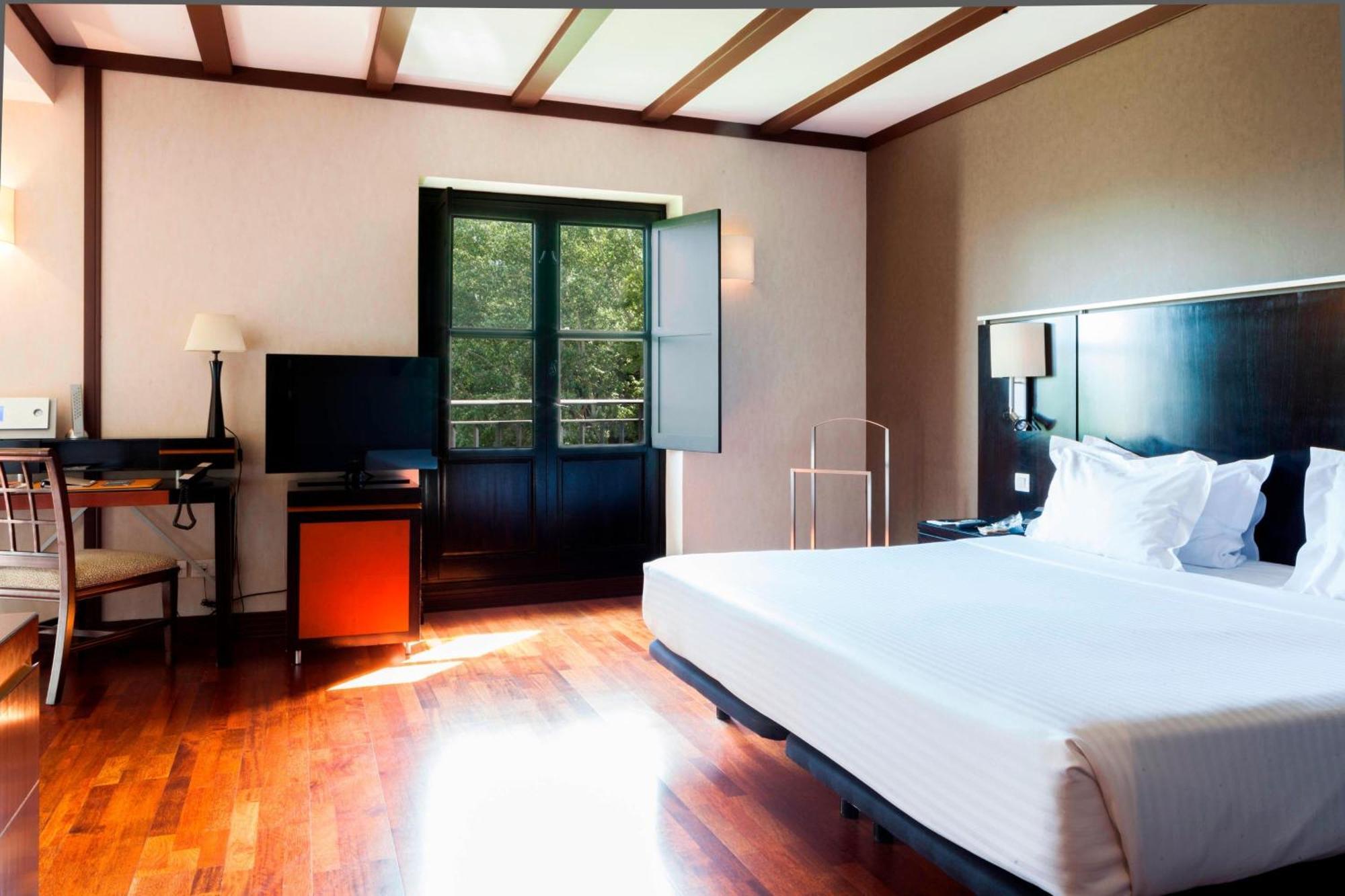 Ac Hotel Palacio De Santa Ana By Marriott Valladolid Eksteriør bilde A room at the hotel