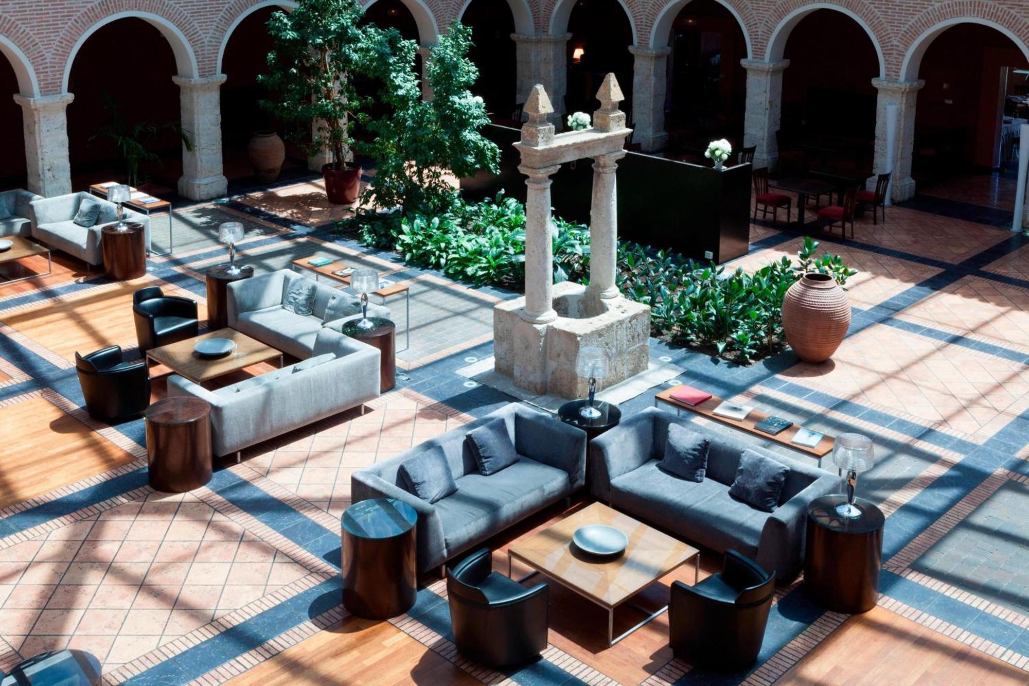 Ac Hotel Palacio De Santa Ana By Marriott Valladolid Eksteriør bilde The hotel's lobby