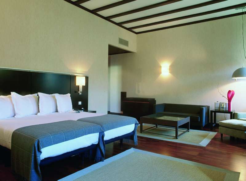 Ac Hotel Palacio De Santa Ana By Marriott Valladolid Rom bilde A room at the hotel