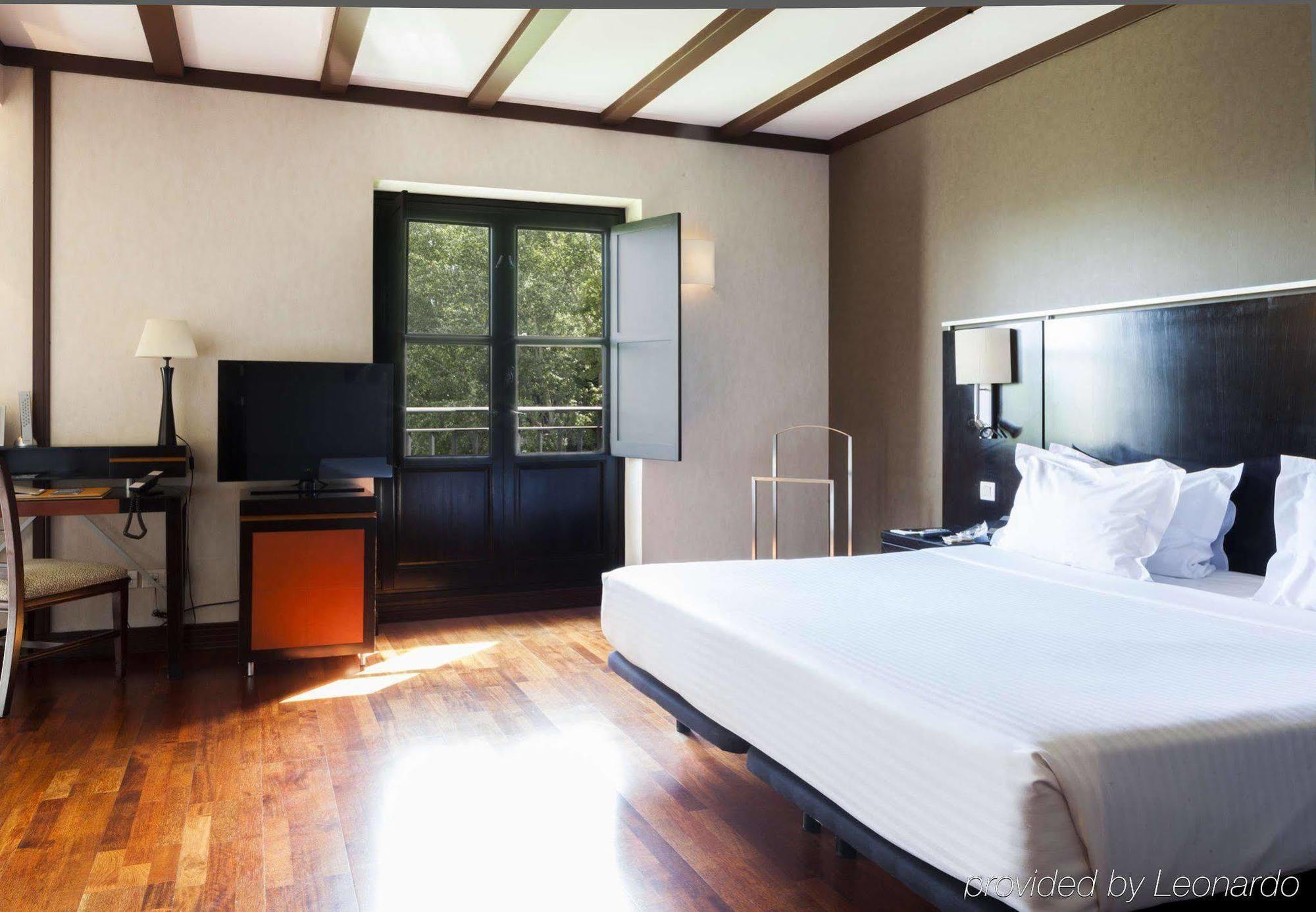 Ac Hotel Palacio De Santa Ana By Marriott Valladolid Eksteriør bilde A room at the hotel
