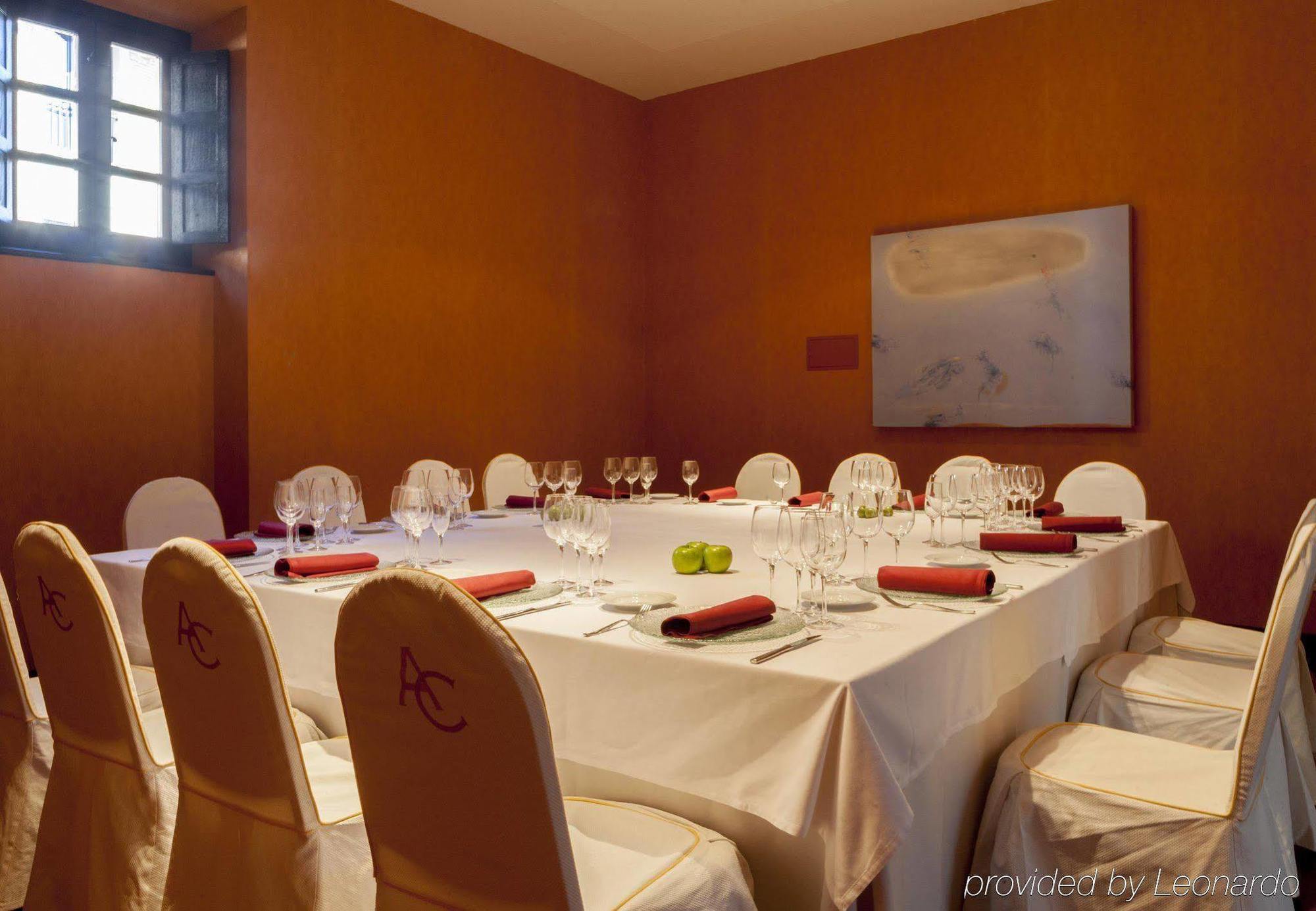 Ac Hotel Palacio De Santa Ana By Marriott Valladolid Eksteriør bilde A private dining room at the Mandarin Oriental, Madrid