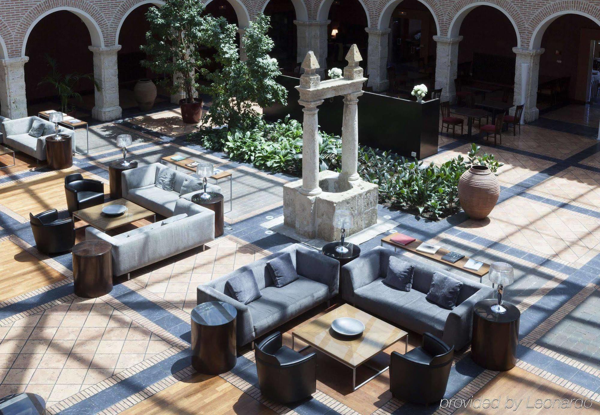 Ac Hotel Palacio De Santa Ana By Marriott Valladolid Eksteriør bilde The hotel's lobby